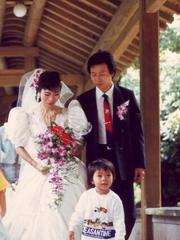 Taiwan couple wearing Western-style wedding attire posing for keepsake photos in a park