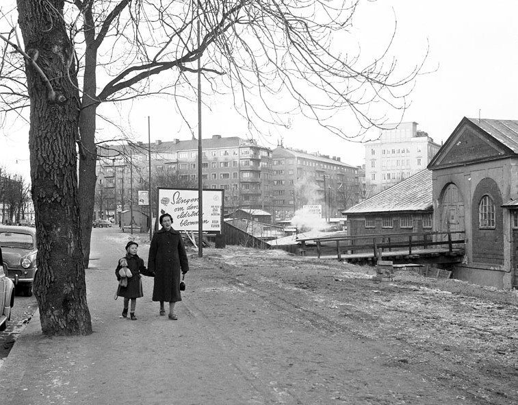 Corner building in the Fältöversten block, intersection of Erik Dalbergsallén and Valhallavägen, Stockholm