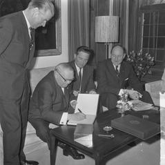 Chancellor Ludwig Erhard visiting the Catshuis in the Netherlands on March 2, 1964, with Dutch officials Schroder, Marijnen, and Luns
