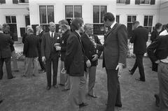Ajax football team in the garden of the Catshuis conversing with Prime Minister Barend Biesheuvel after winning the European Cup 1 final