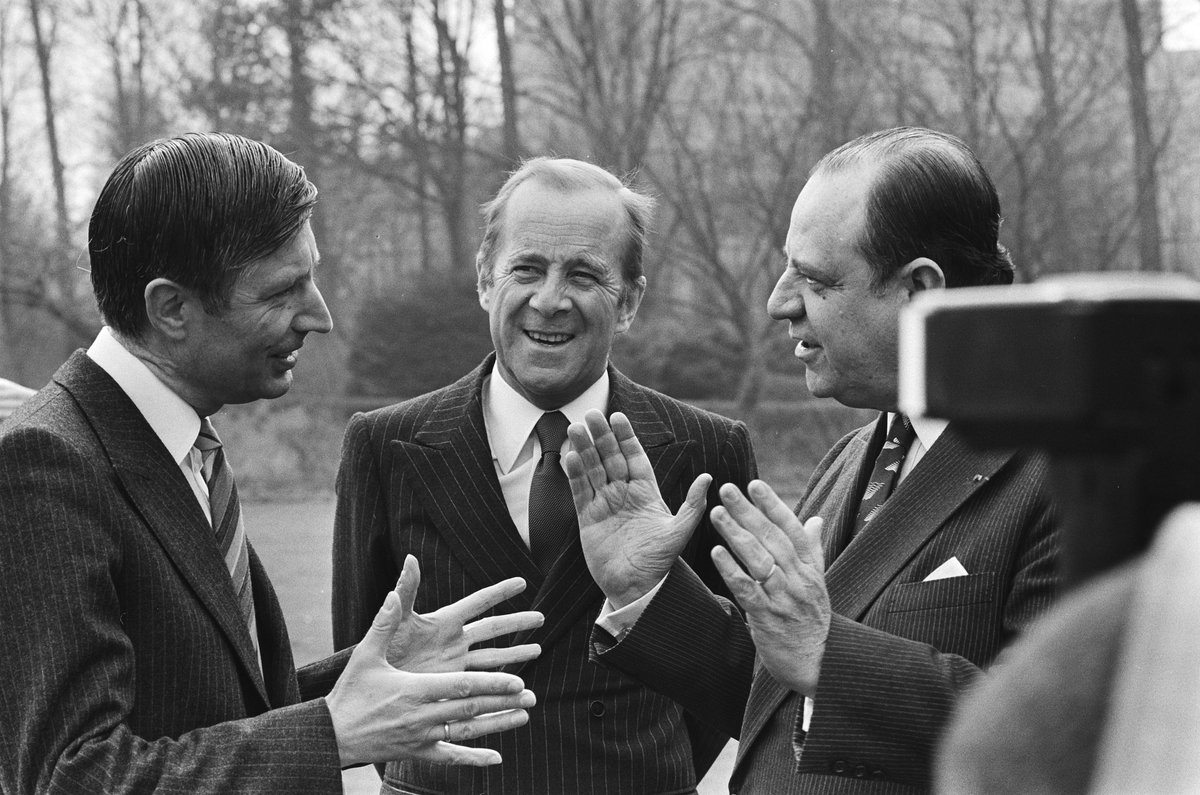 French Prime Minister Raymond Barre and Minister of Foreign Affairs Z. Ponchet visiting the garden of the Catshuis with Dutch Prime Minister Dries van Agt on March 18, 1980
