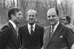 French Premier Barre and Foreign Minister Z. Ponchet visiting the garden of the Catshuis on March 18, 1980