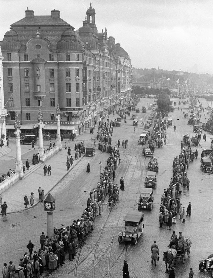 Vintage cars in a motorcade at Nybroplan and along Strandvägen, Stockholm, 1920s