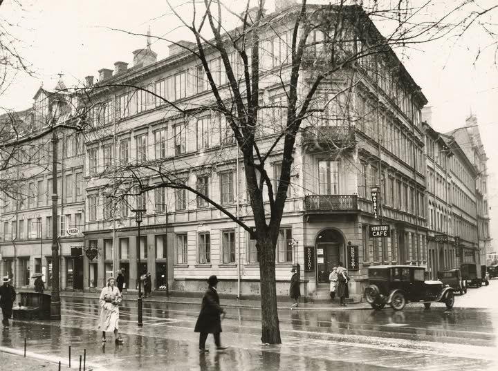 Historic street corner with buildings at Humlegårdsgatan 23 and 25, Stockholm, April 1932