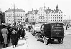 Oscar Bergs Konditoris company car at Slussen in 1925