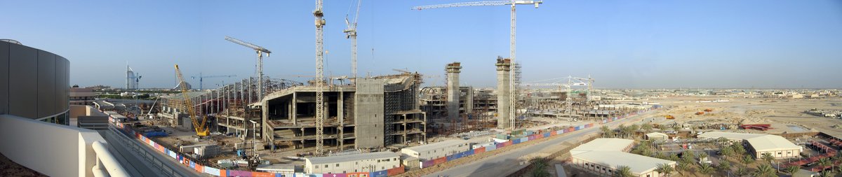 Mall of the Emirates under construction in November 2004