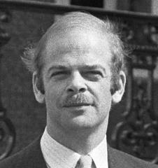 Bas de Gaay Fortman of PPR standing on the steps of Huis ten Bosch Palace during a meeting with faction leaders