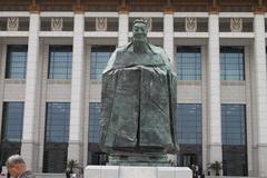 Statue of Confucius at National Museum in 2011 before being moved indoors