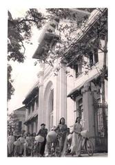 Young girls in Hanoi at the University of Indochina in the 1950s