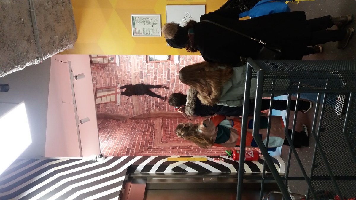 Facade of building on Rue Bellecordière in Lyon, Musée de l'Illusion