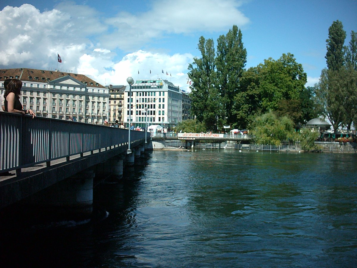 Pont des Bergues and Île Rousseau in Geneva, Switzerland with scenic lake view