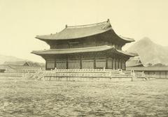 Illustrations of Gyeongbokgung Palace in a traditional Korean artbook