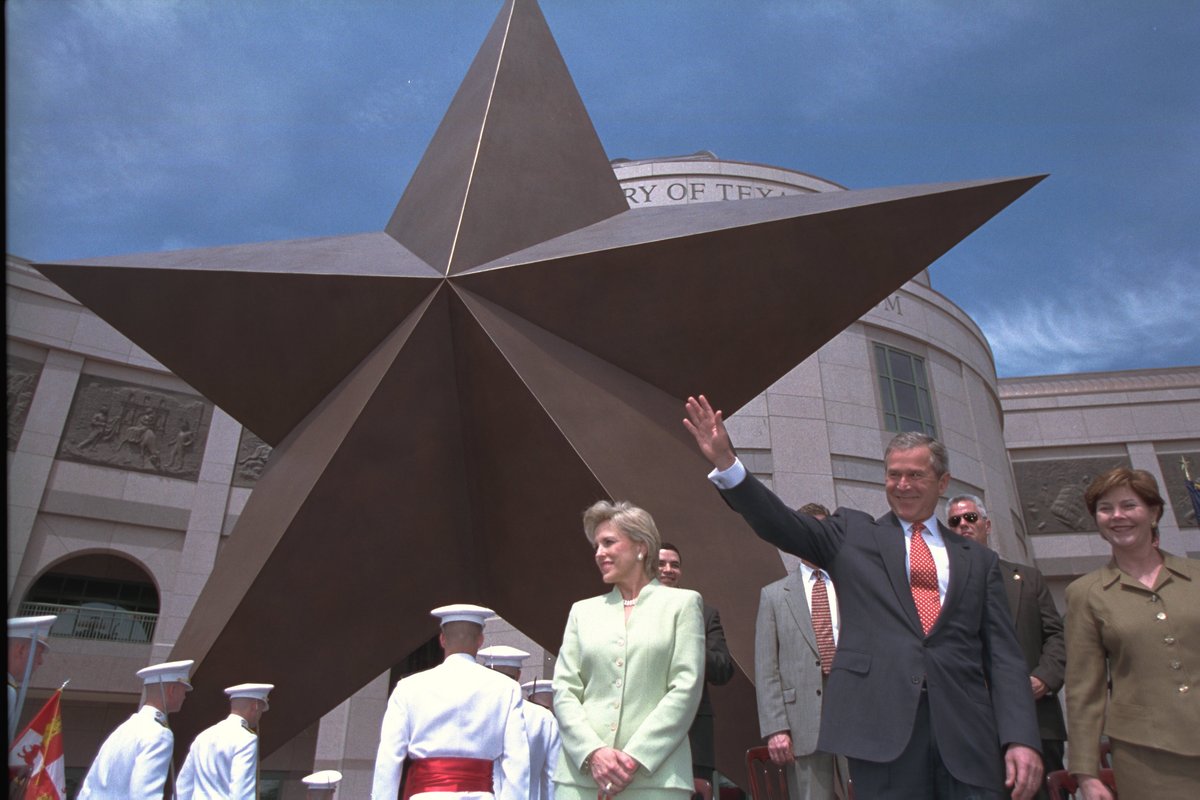 President George W. Bush and Laura Bush greeting visitors at the Bob Bullock History Museum
