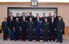 Group photo of US Army and People's Liberation Army officials at the entrance of the Ministry of National Defense in Beijing