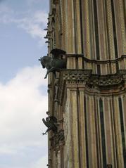 Side view of Duomo di Orvieto with intricate Gothic architecture