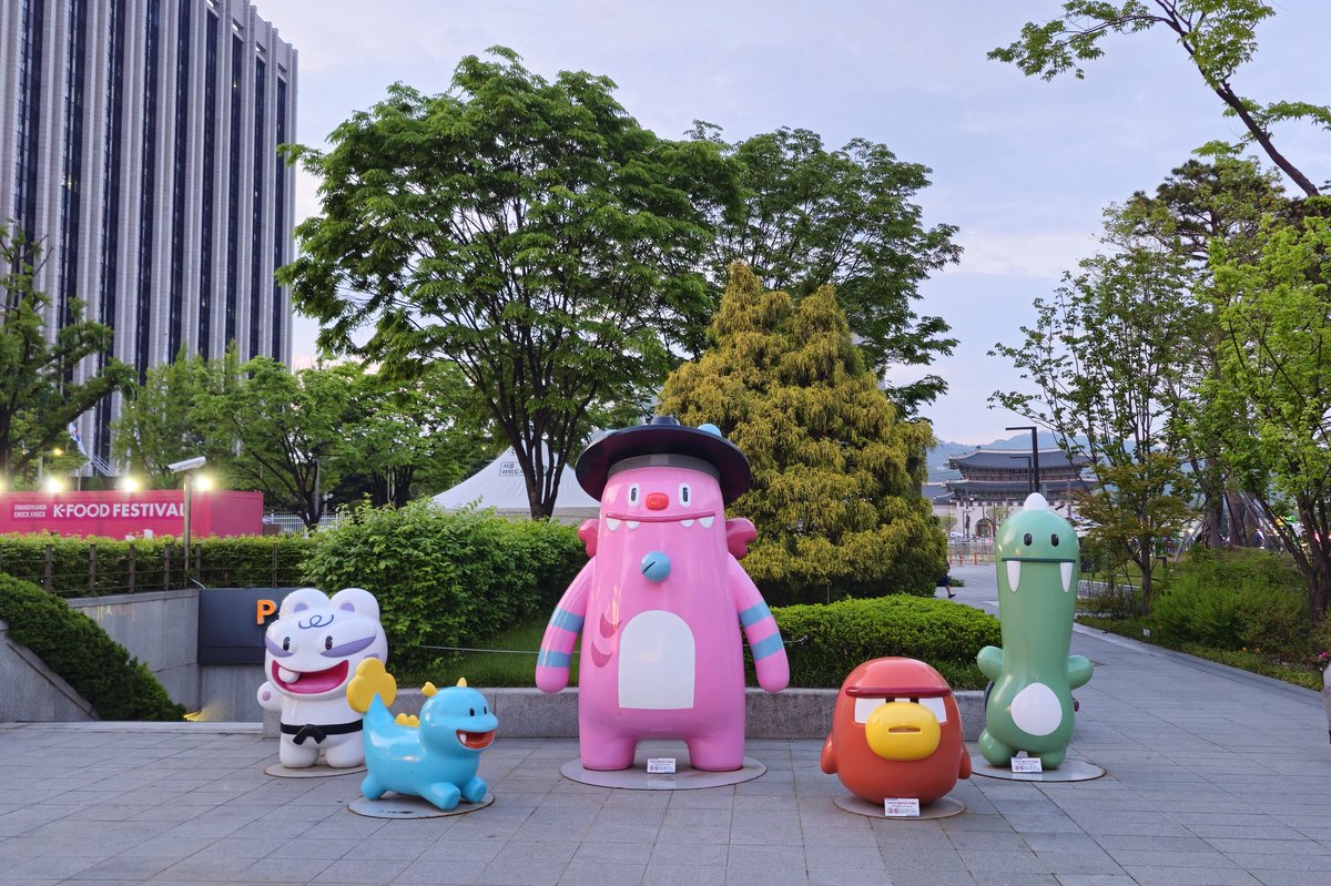 Front view of statues representing mythical creatures including white tiger Hou, blue dragon Young, pink Hechi, red bird Joo, and green turtle Moo