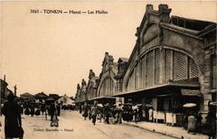 Dong Xuan market in Hanoi during the French colonial period with French name Les Halles visible