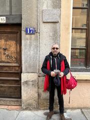 Raphael Comby standing in front of Patrice Berger plaque in Lyon