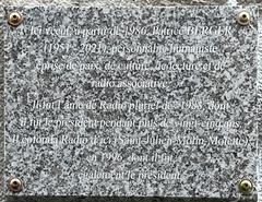 Commemorative plaque at 15-17 rue du Bon Pasteur honoring Patrice Berger