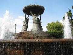 Fuente Las Tarascas bronze statue of three women holding fruits