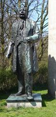 Monument Troelstra detail in Westbroekpark, Den Haag