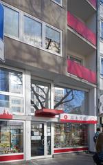 Takagi Japanese bookstore exterior on Immermannstraße in Düsseldorf with large windows and books displayed