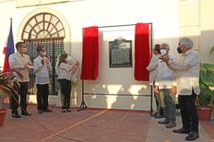 Unveiling ceremony of Kapitolyo ng Capiz historical marker with officials and crowd
