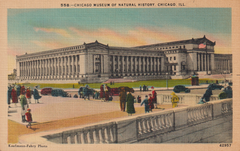 Front view of the Chicago Museum of Natural History building