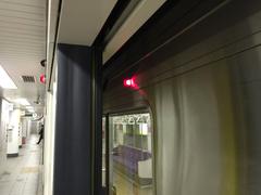 Door opening indicator on Kyoto subway 50 series train