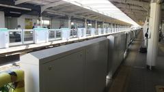 Subway platform at Bentencho Station in July 2024