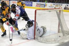 Explosive Ordnance Disposal Technician scores goal in charity hockey game at Norfolk Scope Arena