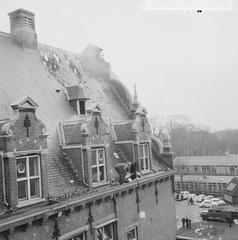 Fire damage at Tropenmuseum roof, part of roof destroyed, Amsterdam 1965