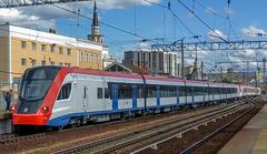 Electric multiple unit EG2Tv-014+EG2Tv arriving at Kalanchevskaya station