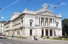 Renovation of Mahenovo Theater facade in progress