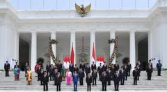 Group photo of the Onward Indonesian Cabinet members at the Merdeka Palace after their inauguration on October 23, 2019