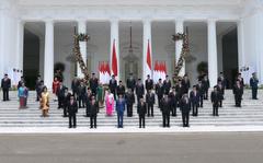 Group photo of the Onward Indonesian Cabinet members after inauguration at Merdeka Palace on October 23, 2019