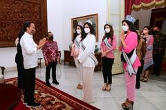 President of Indonesia Joko Widodo meeting with Puteri Indonesia 2022 winners and Miss Universe 2021 Harnaaz Sandhu at Merdeka Palace Jakarta