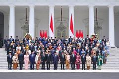 Leaders and members of the Red White Cabinet with their spouses posing together in 2024