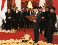 Bacharuddin Jusuf Habibie taking presidential oath in Indonesia