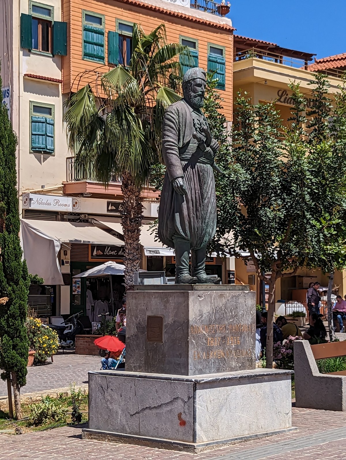 Statue of Anagnostia Mantakas in Chania Greece