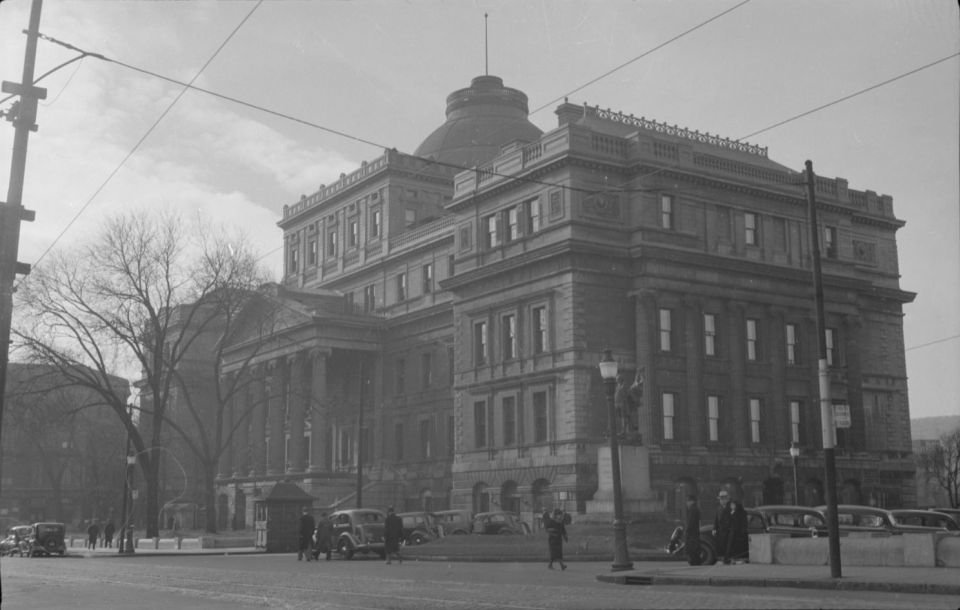 Former Montreal Courthouse building on Notre Dame, now used as annex to City Hall