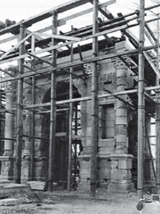 Restoration work on the Arco dei Gavi in 1932 showing workers and scaffolding