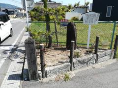 Stone milestone marking the junction of Nakasendo and Minoji roads in Tarui Town, Gifu Prefecture