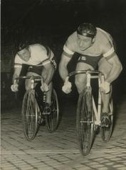 Antonio Maspes winning race at Stadio Franco Ossola in Varese