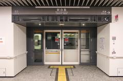 Full-screen platform door at Shin-Hakushima Station on the Astram line