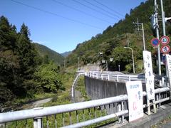 Saitama and Gunma Prefectural Roads Route 71 intersection with greenery and road signs