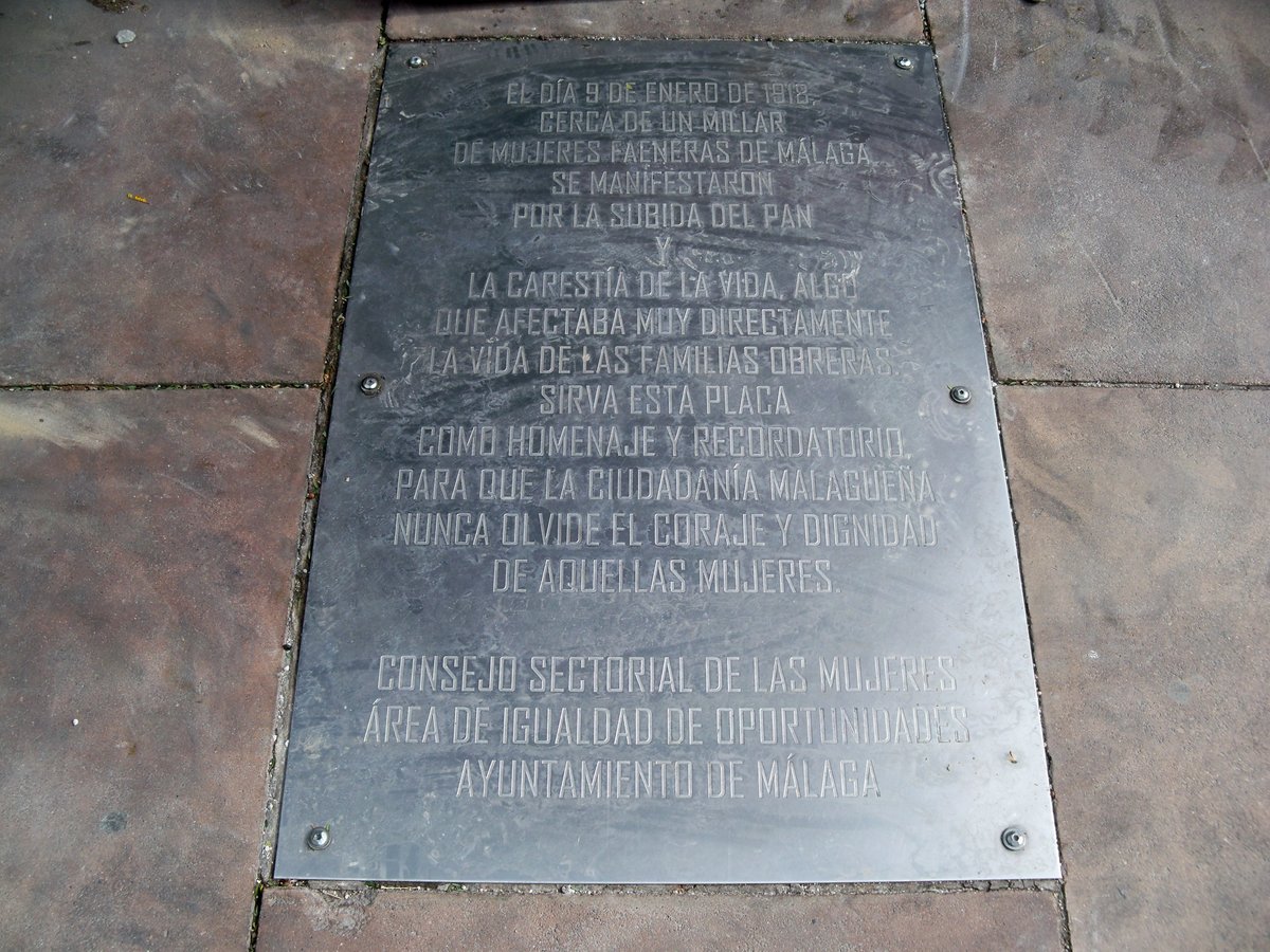Tribute to female laborers statue in Málaga, Spain