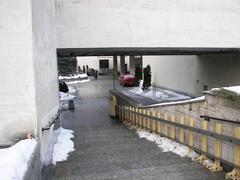 Sejm RP transition to the driveway in front of the Dom Poselski building