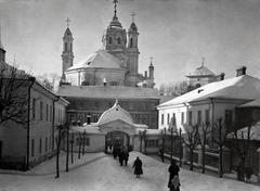Street view of Vastrabramskaja Street in Vilnia with the Holy Trinity Church near Duchaŭski Monastery, early 20th century photograph