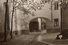 Street view of vulica Vastrabramskaja in Vilnia featuring the Dukhovski monastery circa 1919